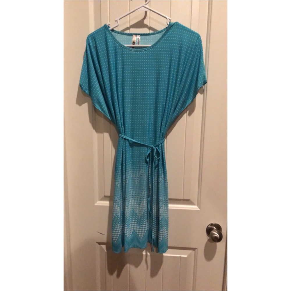 Aqua & white plus size top